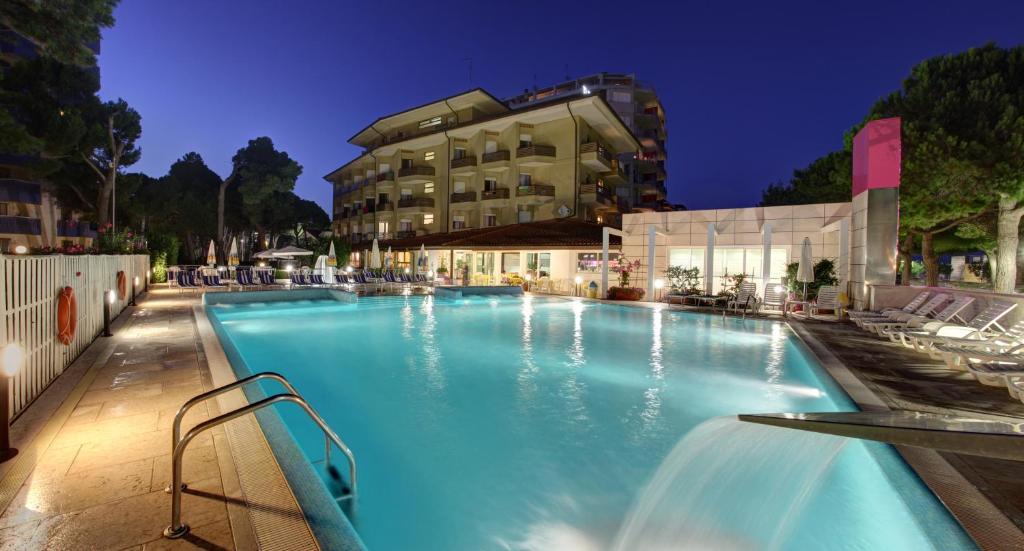 Hotel Bristol Lignano Sabbiadoro Dış mekan fotoğraf