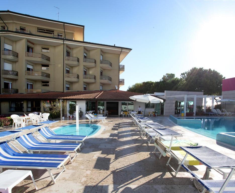 Hotel Bristol Lignano Sabbiadoro Dış mekan fotoğraf
