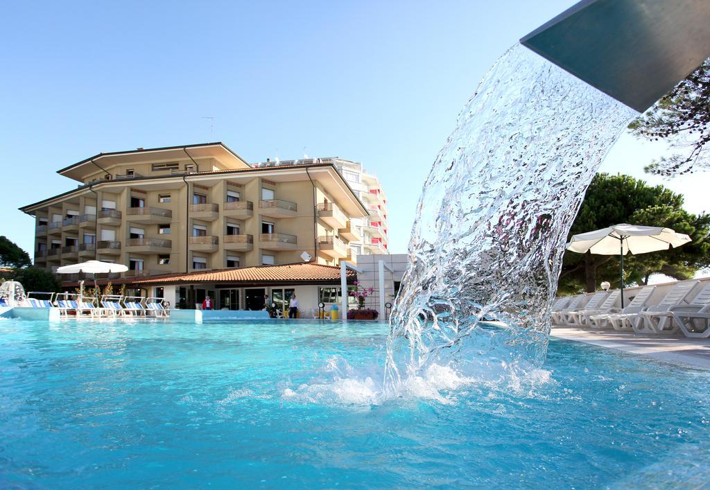 Hotel Bristol Lignano Sabbiadoro Dış mekan fotoğraf