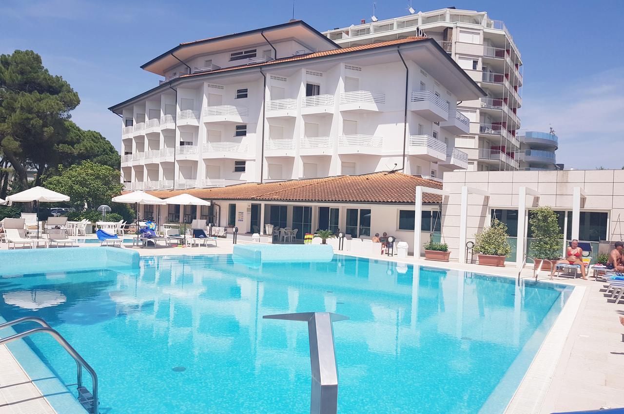 Hotel Bristol Lignano Sabbiadoro Dış mekan fotoğraf